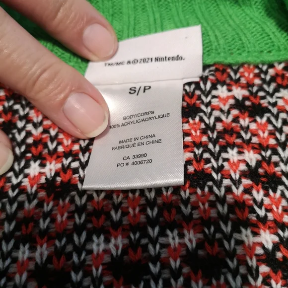 Nintendo sweater - Picture 4 of 4